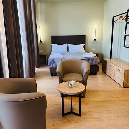 Manhattan Room & Suite บารี ภายนอก รูปภาพ