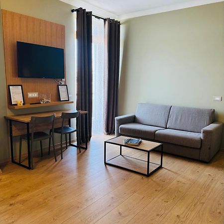 Manhattan Room & Suite บารี ภายนอก รูปภาพ