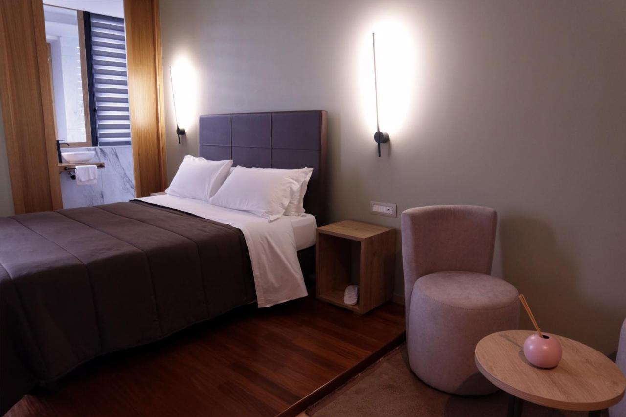 Manhattan Room & Suite บารี ภายนอก รูปภาพ