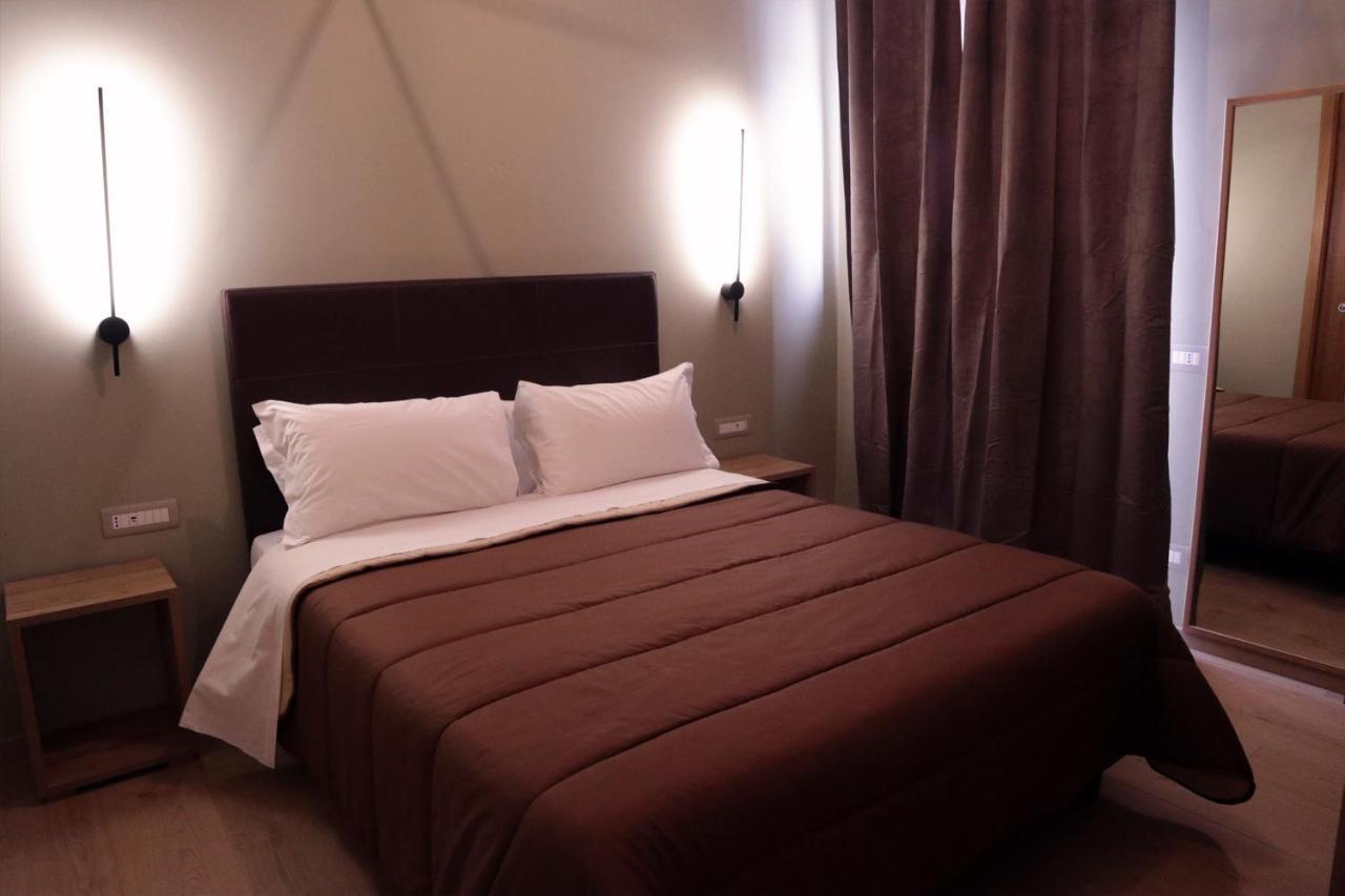 Manhattan Room & Suite บารี ภายนอก รูปภาพ