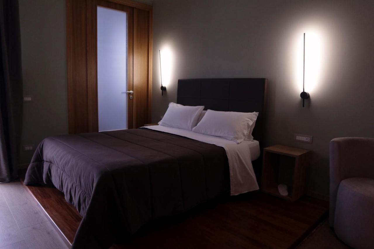 Manhattan Room & Suite บารี ภายนอก รูปภาพ