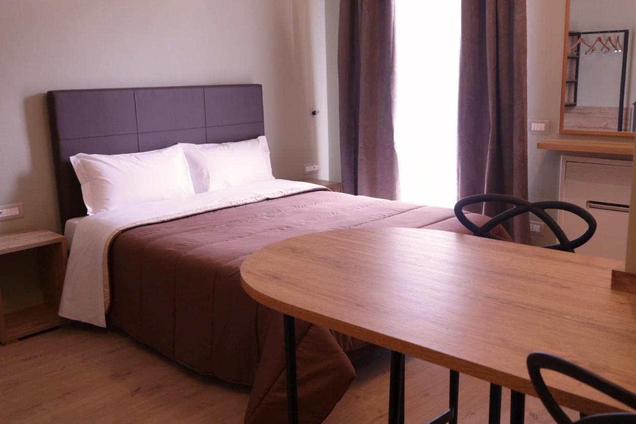 Manhattan Room & Suite บารี ภายนอก รูปภาพ
