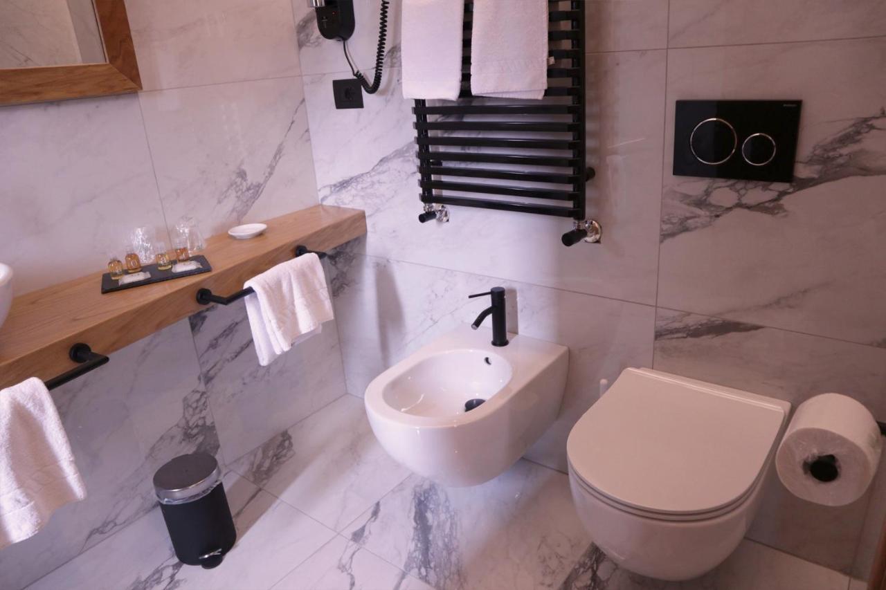 Manhattan Room & Suite บารี ภายนอก รูปภาพ