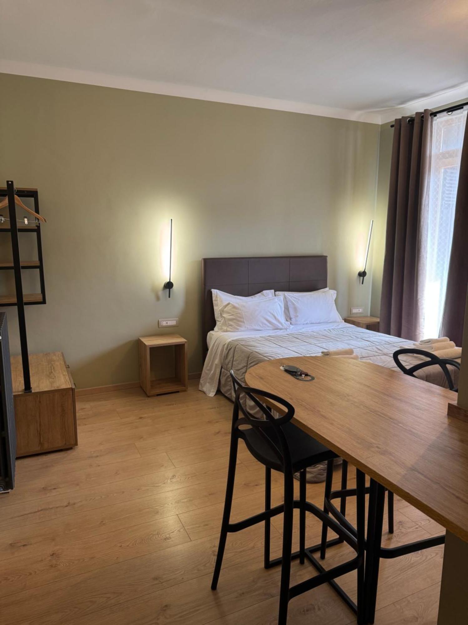 Manhattan Room & Suite บารี ภายนอก รูปภาพ
